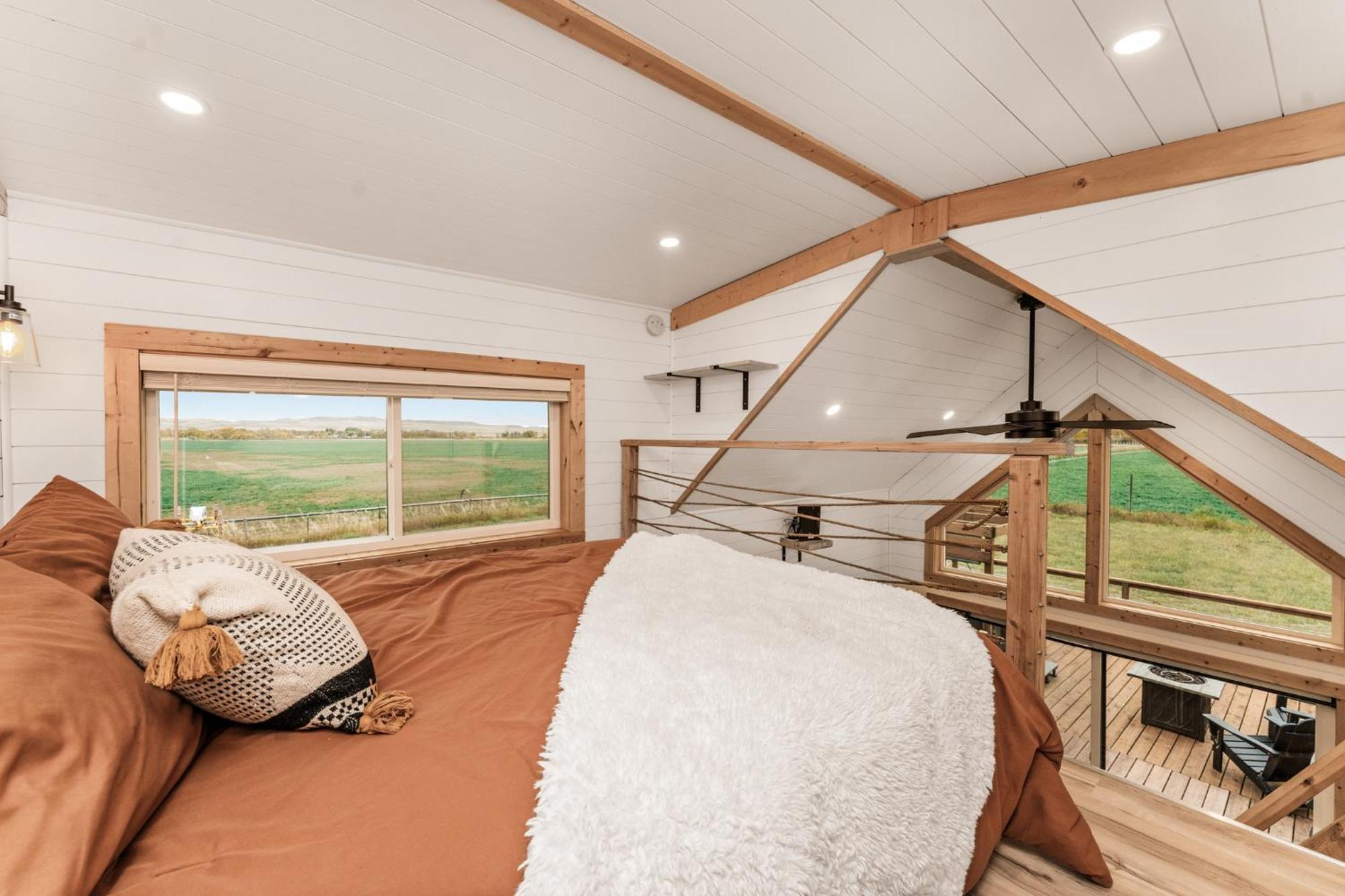 Modern Tiny Cabin, With Hot Tub In Choteau Mt Exteriér fotografie