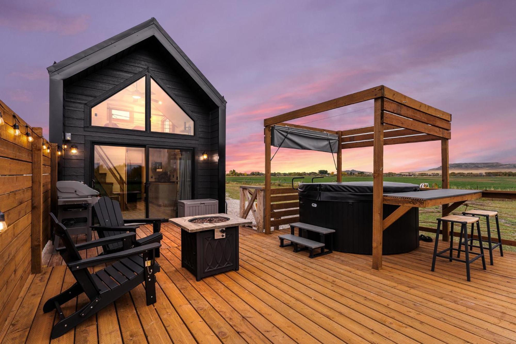 Modern Tiny Cabin, With Hot Tub In Choteau Mt Exteriér fotografie