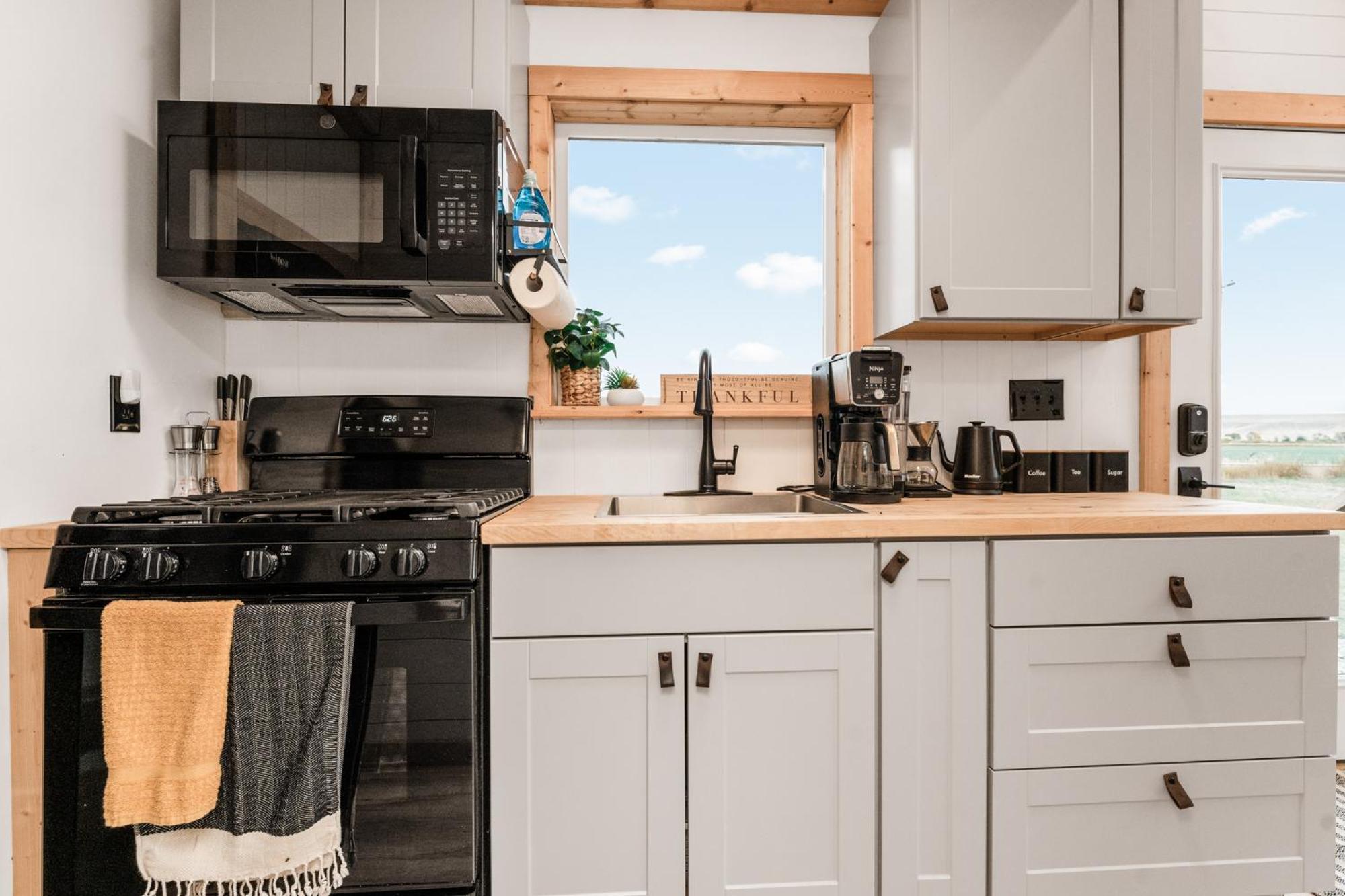 Modern Tiny Cabin, With Hot Tub In Choteau Mt Exteriér fotografie