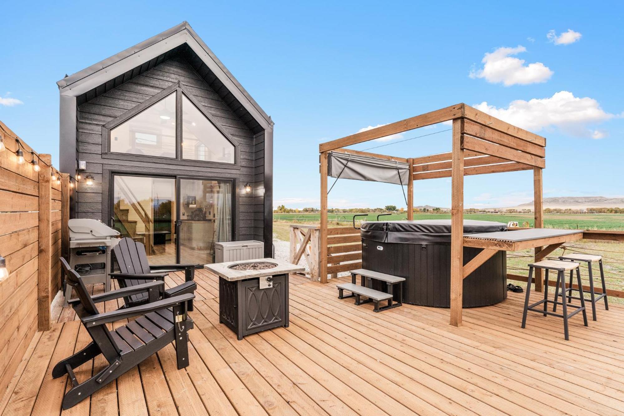Modern Tiny Cabin, With Hot Tub In Choteau Mt Exteriér fotografie