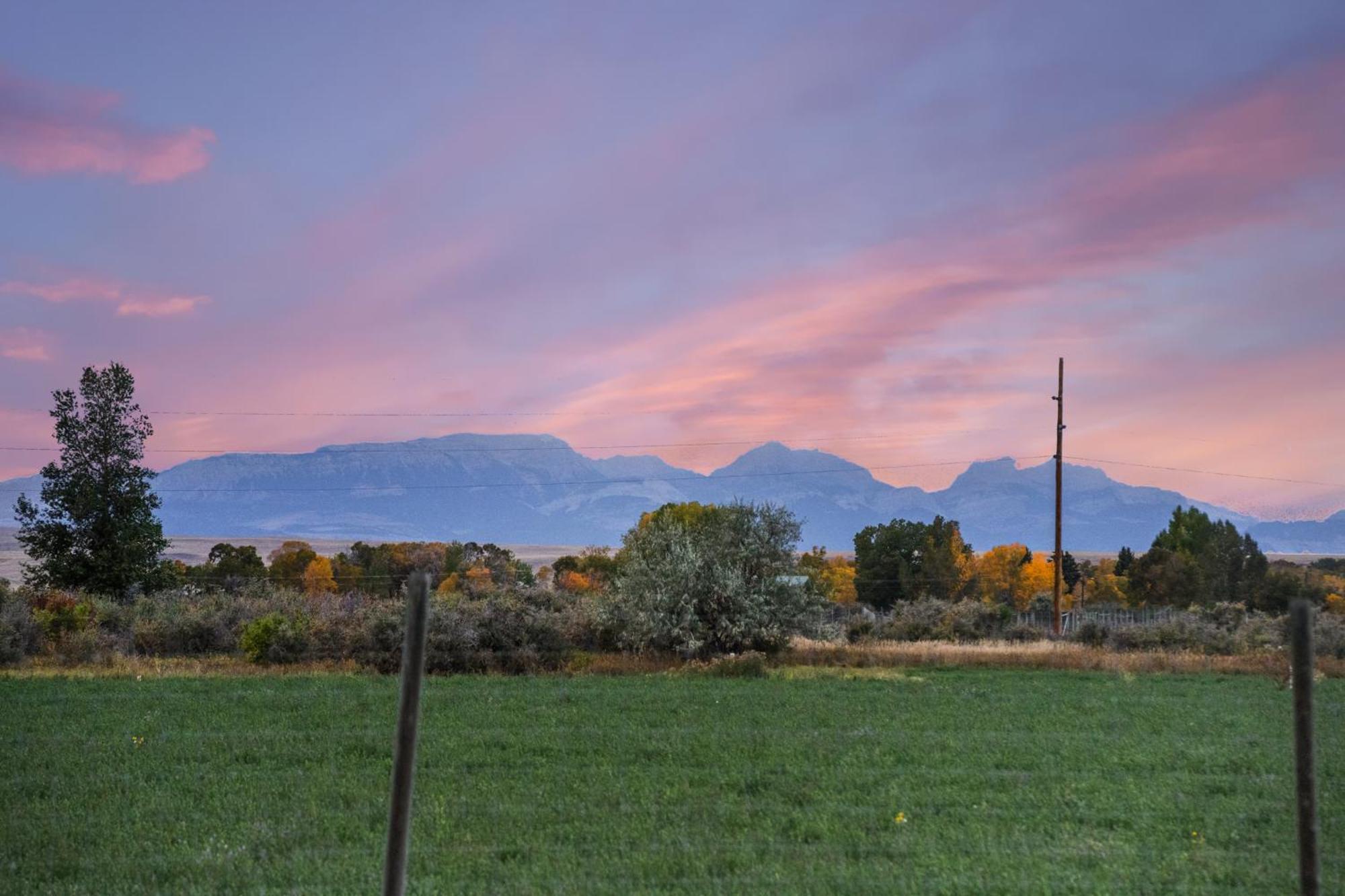 Modern Tiny Cabin, With Hot Tub In Choteau Mt Exteriér fotografie