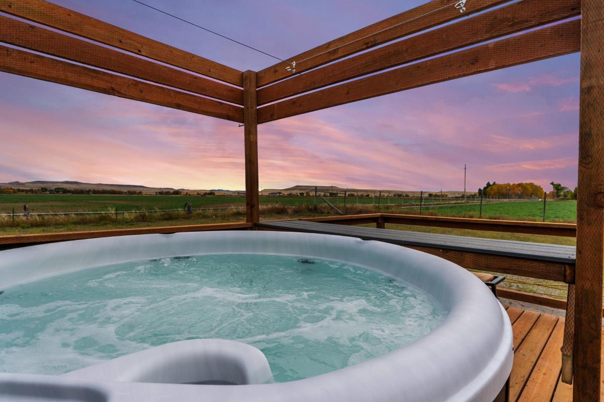Modern Tiny Cabin, With Hot Tub In Choteau Mt Exteriér fotografie