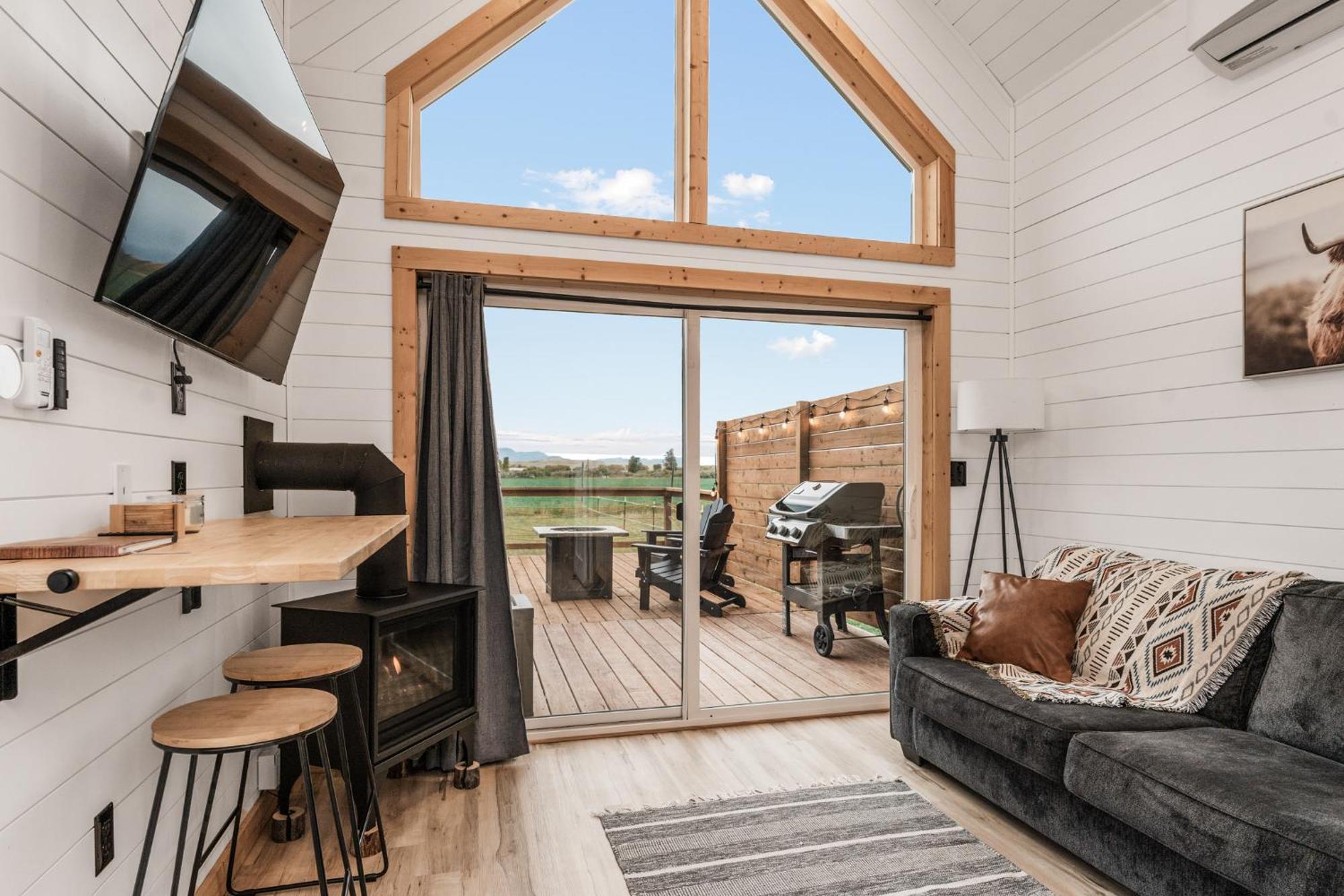 Modern Tiny Cabin, With Hot Tub In Choteau Mt Exteriér fotografie